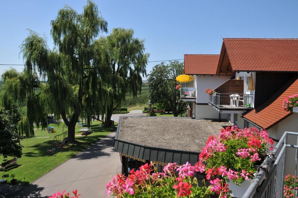 Landhotel Schellenberg Uberlingen Exterior photo